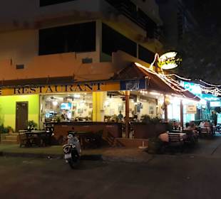 Außenansicht von der Naklua Rd. aus