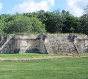 Spaziergang auf dem Ruinengelände
