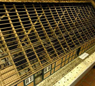 Blick durch das abgedeckte Dach des Modells