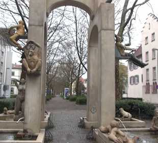 Laubebrunnen Peter Lenk