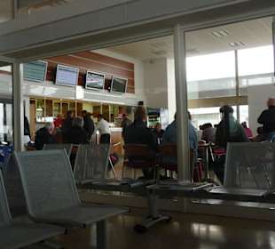 Wartebereich und Café Flughafen Osijek