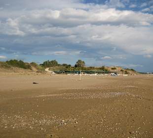 Zugang zum Strand durch die Dünen