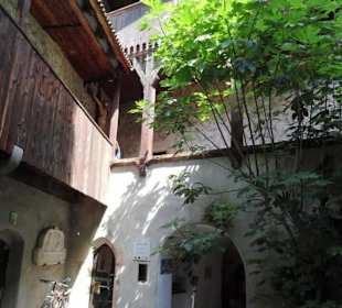 Im Innenhof der Landesfürstlichen Burg