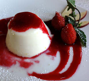 Panna Cotta mit Erdbeerfruchtspiegel
