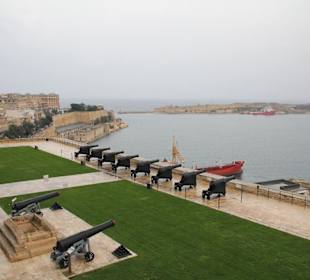 Saluting Battery 