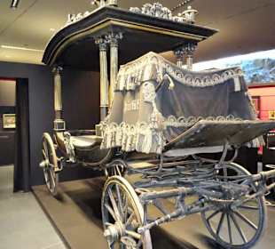 Leichenkutsche im Palais Mamming