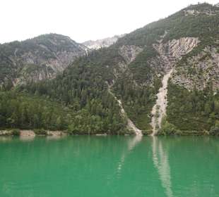 Wasserfall in den See