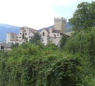 Wanderung, vorbei an der Churburg