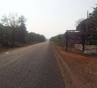 Dieses Holzschild weist euch den Weg