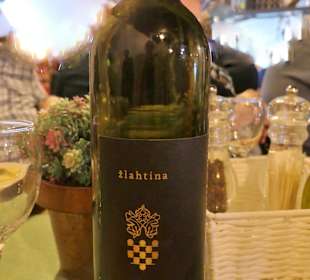 Beim Restaurant Gospoja zur Weinprobe mit Imbiss