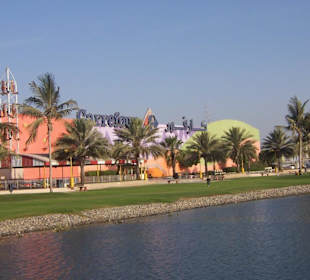 Blick vom Park auf die Mall