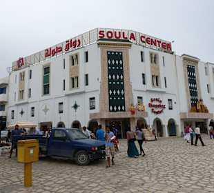 Shoppingcenter am Anfang der Medina