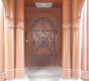 Ansicht einer Tür der Stabkirche