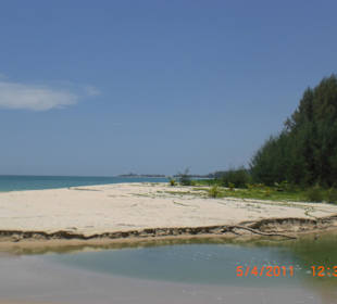 Puderzucker Strand und türkis farbenes Wasser