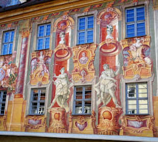 Fresken an der Rathausfassade