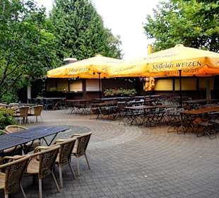 Blick in den Biergarten des Brauhauses