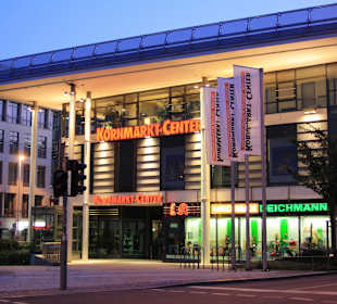 Center bei Nacht