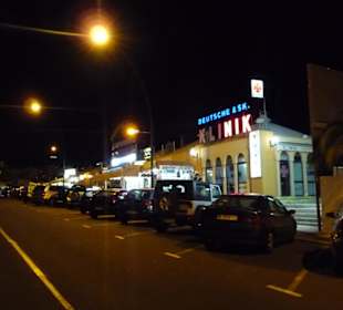 Einkaufszentrum gegenüber