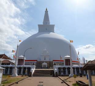 Ruwanveli Saya Dagoba