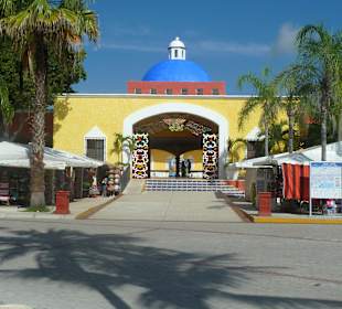 Shopping Village in Costa Maya