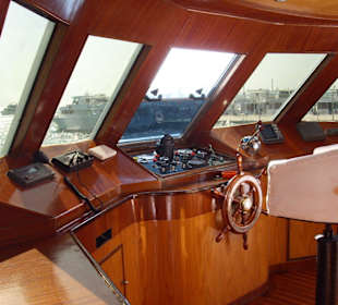 Hier wird das Schiff gesteuert