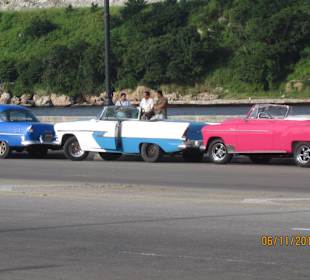 Uferpromenade "Malecon" mit Oldtimern