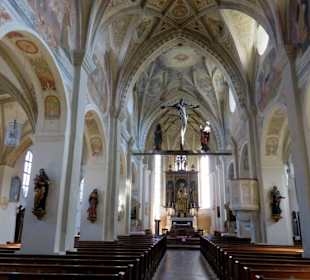 Hauptschiff mit verschiedenen Stilelementen 