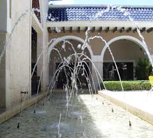 Wasserspiele im Shoppingcenter