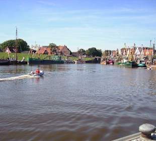 Blick hinter den Zwillingsmühlen