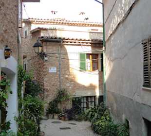 Kleine Gassen durchziehen den Ort