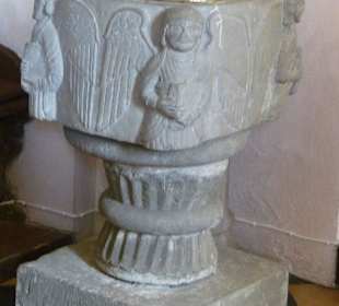 Taufstein aus Gotländer Kalkstein