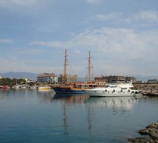 Hafen von Evrenseki mit Blick zum Hotel