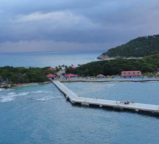 Steg vom Schiff zur Insel