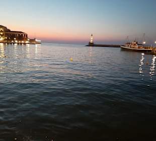 Hafeneinfahrt mit Leuchtturm