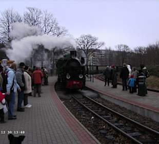 Der fliegende Roland kommt in den Bahnhof an