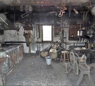 In der Schmiede des Mühlenhof Freilichtmuseums