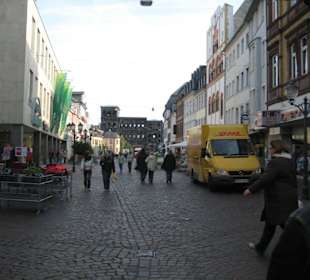 Fußgängerzone mit Blick Porta Nigra