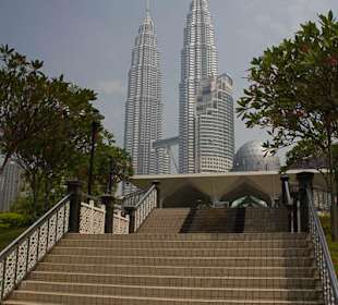 Widok z parku na Petronas Towers