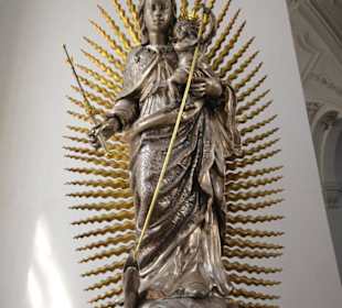 Madonna im Strahlenkranz