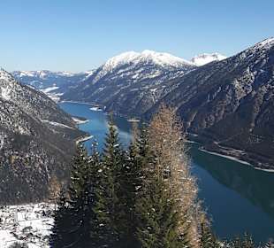 Blick ins Tal beim Ausstieg aus der Karwendelbahn