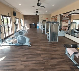 Es wird regelmäßig gewischt von 14-15 Uhr, daher GYM nicht zu benutzen, leider kein Hinweis wegen der Sperrung Hotel Riu Funana