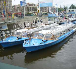 Ausflugsboote in Amsterdam