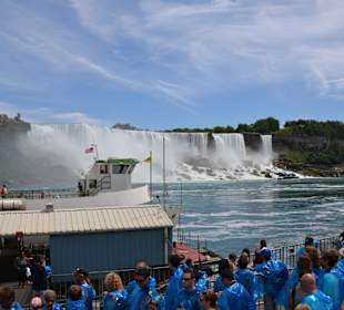 Mit der "Maid of the Mist" in die Niagara Fälle