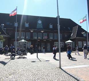 Vorplatz-Bahnhof