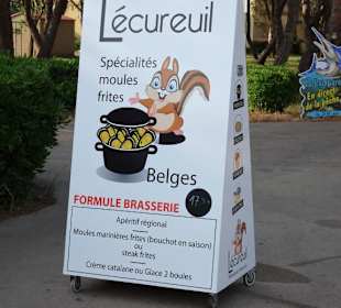 Der Werbeaufsteller des Restaurants