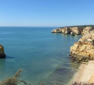Steilküste bei der Praia de Marinha