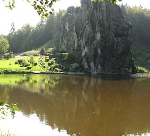 Die Externsteine im Spiegel des Sees