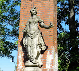 Skulpturen in den Neustadtswallanlagen