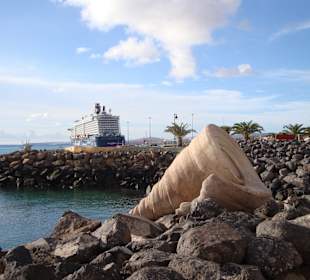 Kunstwerke an der Hafenpromenade