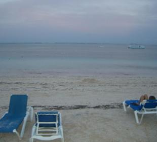 Am späten Nachmittag zug übers Meer Bewölkung auf